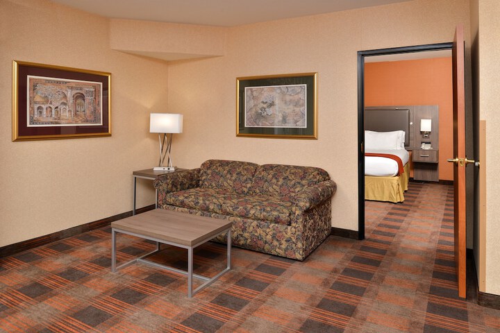 Holiday Inn Express & Suites Elk Grove Central - Hwy 99 by IHG