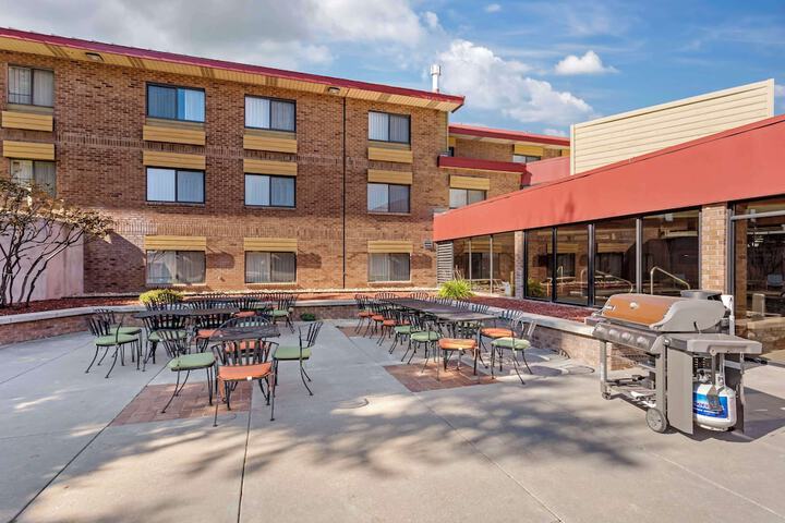 Best Western Plus Landmark Inn