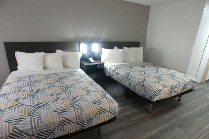 Room 33 of 48