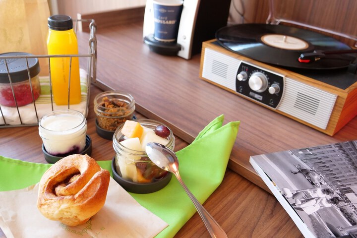 Breakfast/Coffee Service 35 of 40