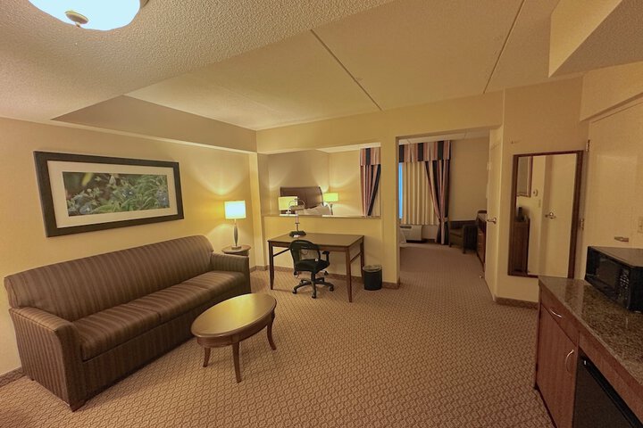 Arnot Grand Hotel & Suites