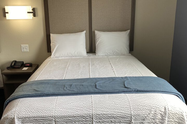 Room 9 of 16
