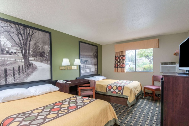 Super 8 by Wyndham Youngstown / Austintown
