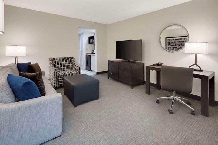 Embassy Suites by Hilton Detroit Troy Auburn Hills