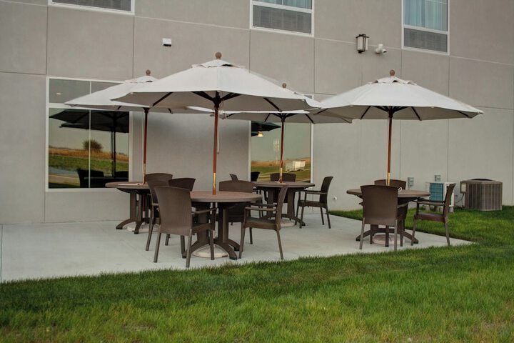 Cobblestone Hotel & Suites - Jefferson
