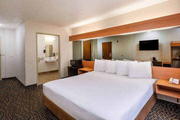 Room 10 of 52