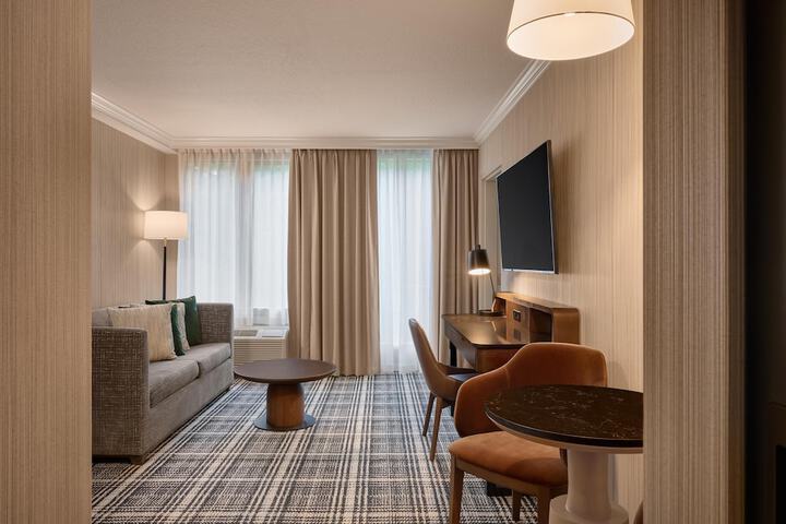 DoubleTree by Hilton North Vancouver