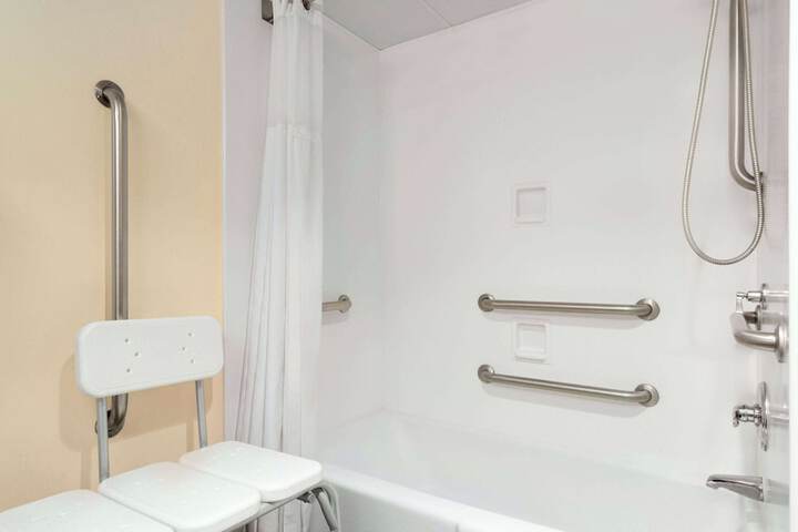 Room 14 of 65