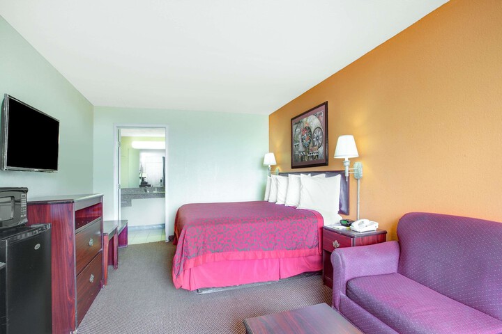 Room 13 of 18