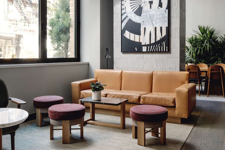 Lounge 46 of 62