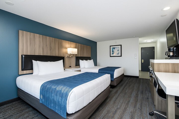 Oyster Bay Inn & Suites