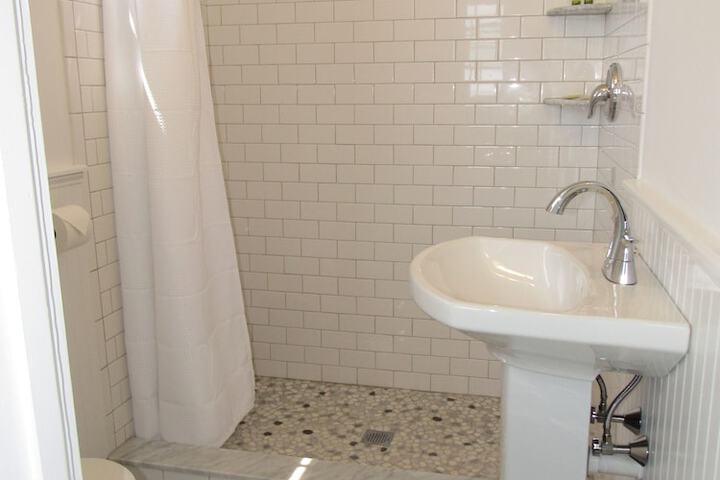 Room 25 of 127