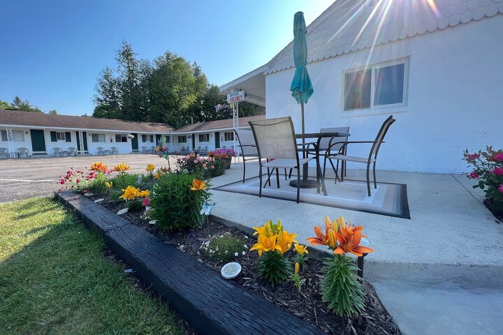 Hotel Exterior 25 of 26