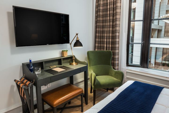 Room 25 of 49