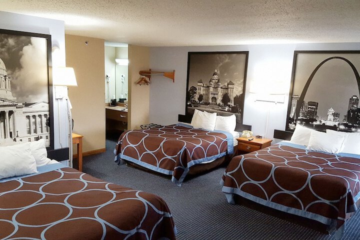 Super 8 by Wyndham OFallon MO / St. Louis Area