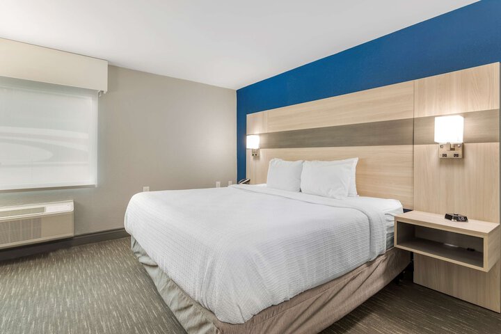 Best Western Plus Cleveland Inn & Suites