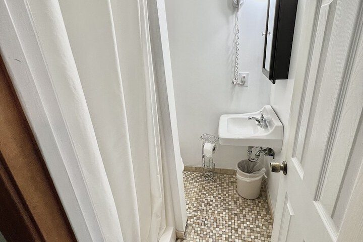 Room 138 of 191