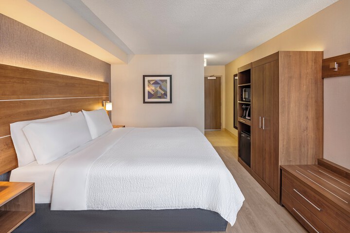 Holiday Inn Express Toronto - Downtown by IHG