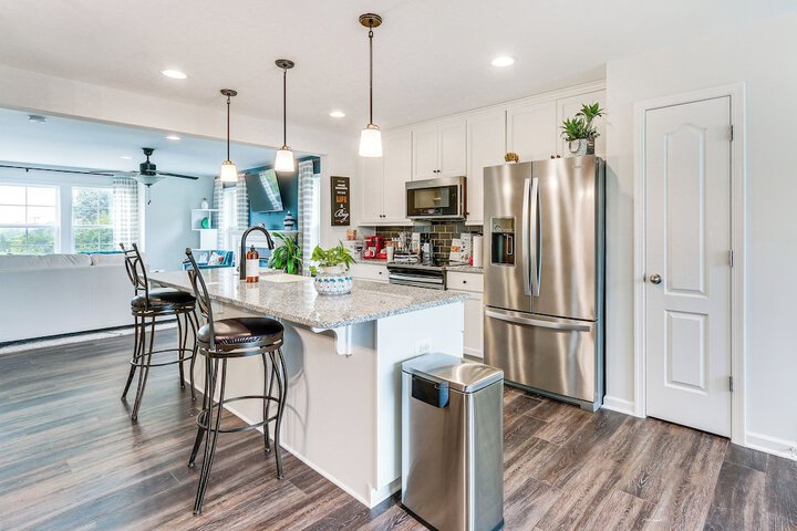 2 Mi to Hollywood Casino: Charles Town Townhome!