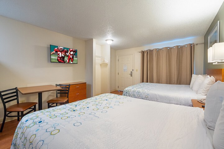 Room 25 of 28