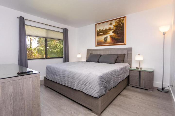 Bass & Sun Condominium 2 / 2 Bedroom