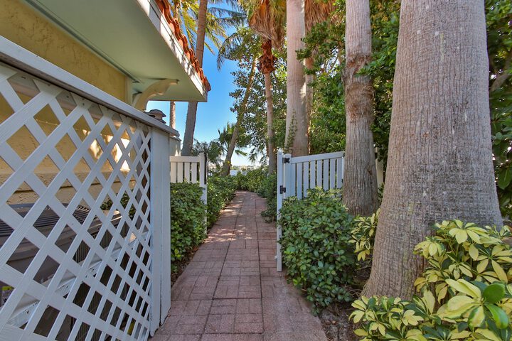 Tortuga Inn Beach Resort