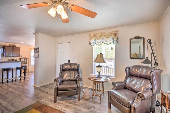 Peaceful Portales Escape w / Patio & Grill!