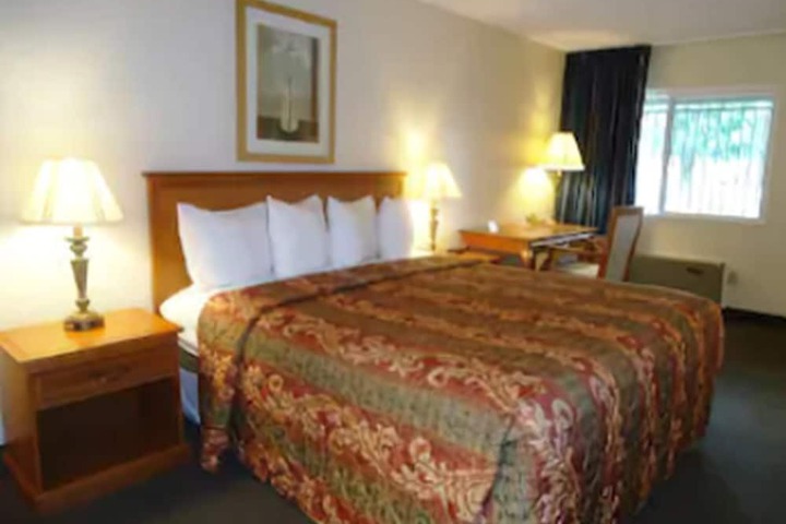Room 13 of 20
