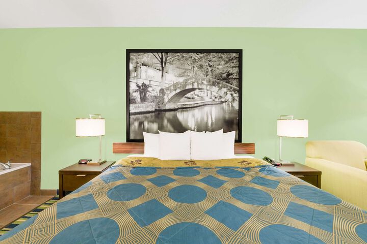 Room 9 of 19