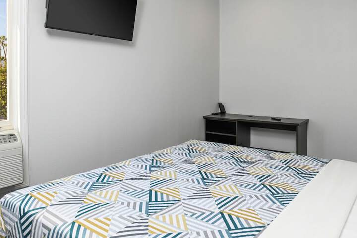Room 5 of 7