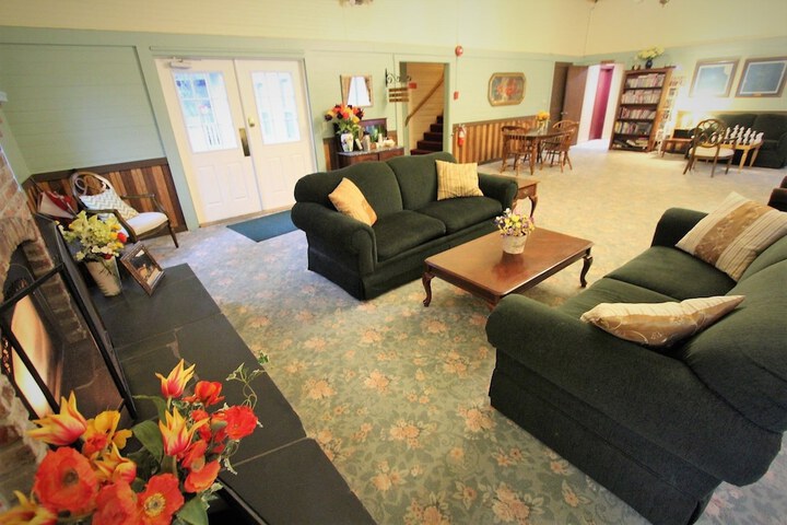 Alexanders Lodge