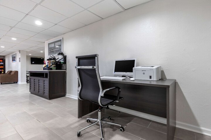 Business Center 36 of 44