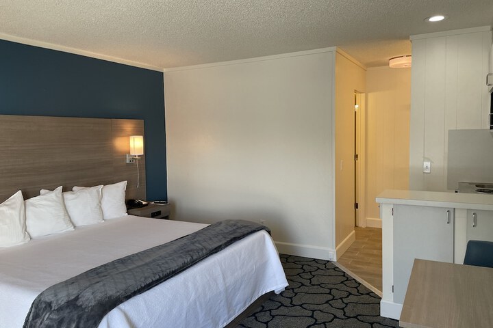 Crown Motel