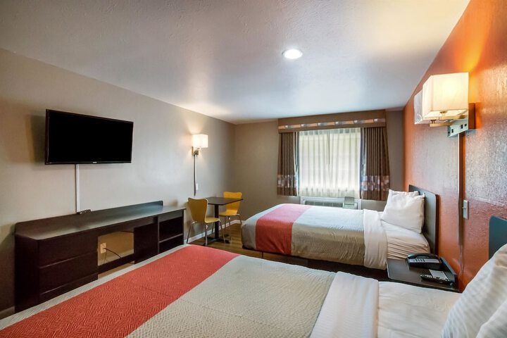 Motel 6 Rossford OH