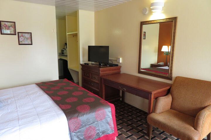 Room 11 of 28
