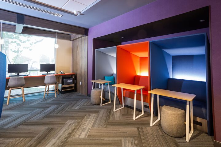 Business Center 27 of 27