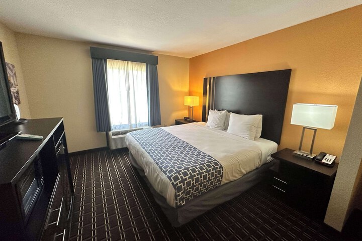 Best Western Plus Bass Hotel & Suites