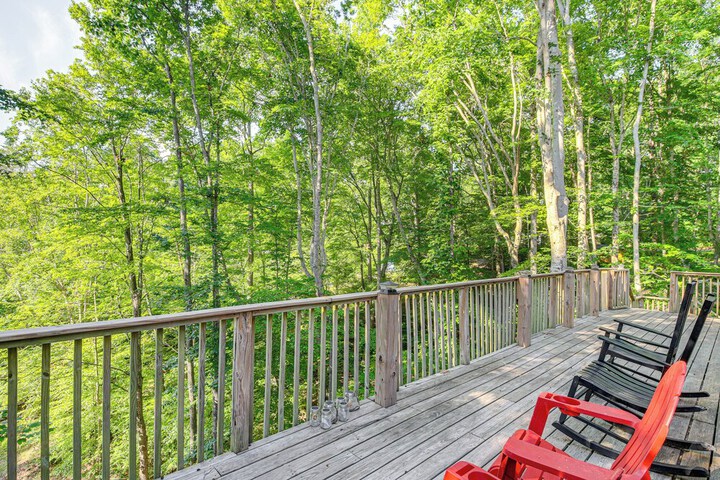 Dandridge Home on Douglas Lake w / Hot Tub & Dock!