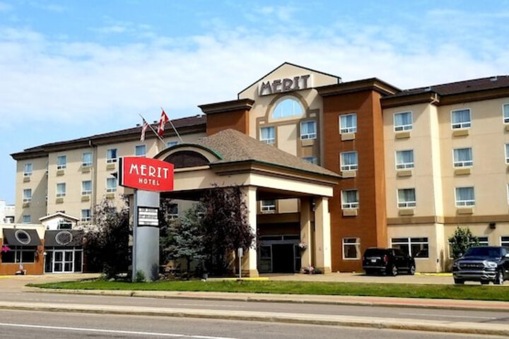 Merit Hotel & Suites