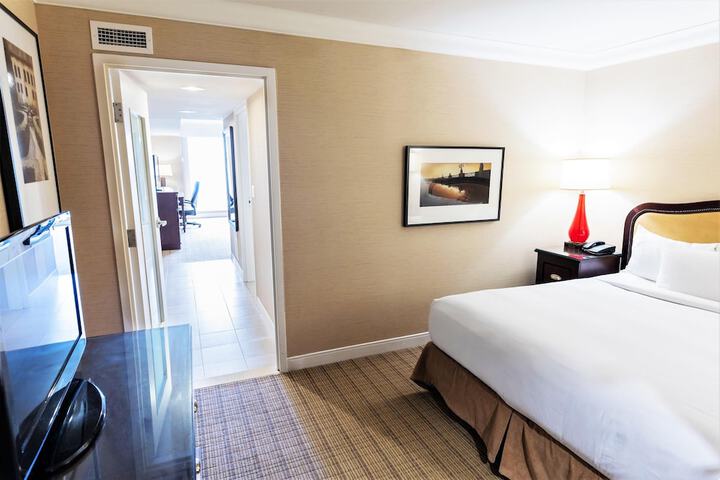 Hilton Niagara Falls / Fallsview Hotel & Suites