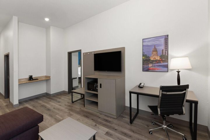 La Quinta Inn & Suites by Wyndham Kyle - Austin South