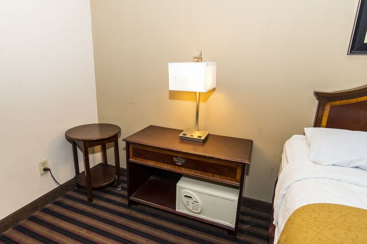 Room 12 of 28