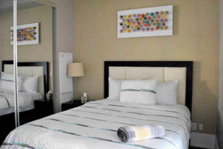 Livingsuites Toronto Front & John