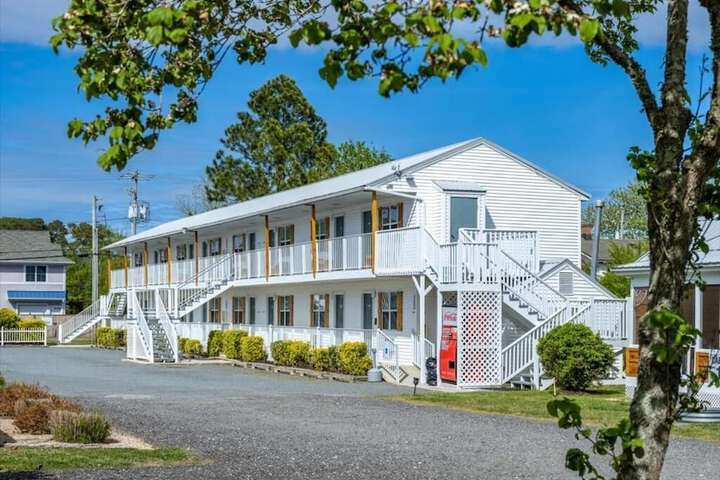 Hotel 7 of 49