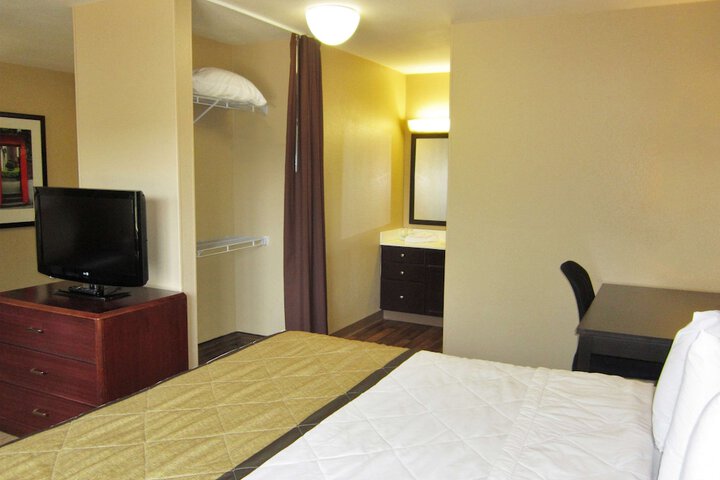 Room 33 of 40
