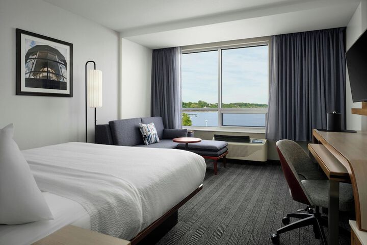 Courtyard by Marriott Erie Bayfront