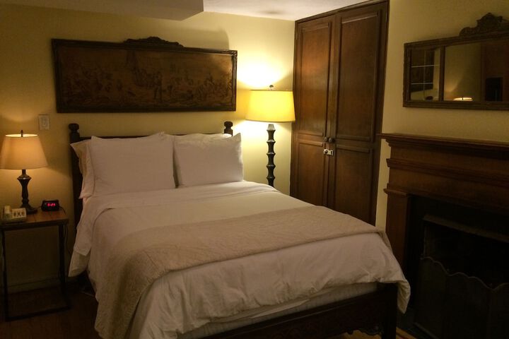 Room 167 of 238