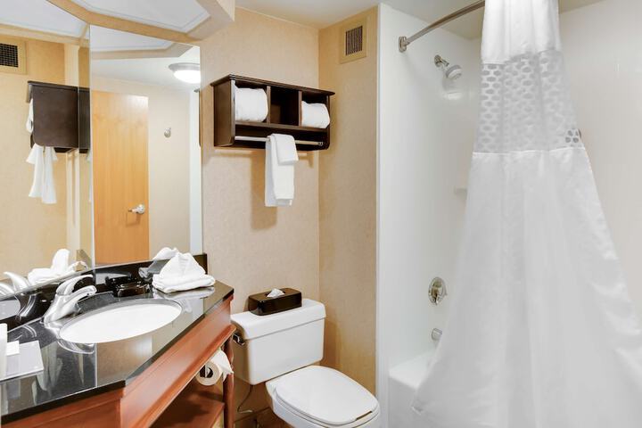 Room 30 of 46