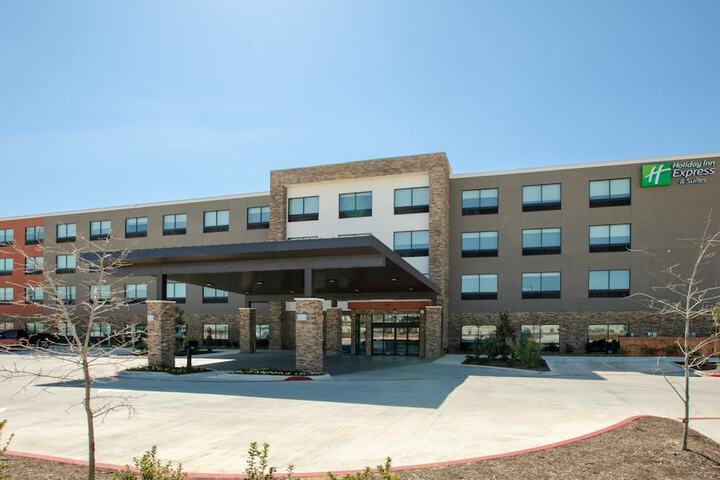 Holiday Inn Express & Suites Fort Worth North - Northlake by IHG