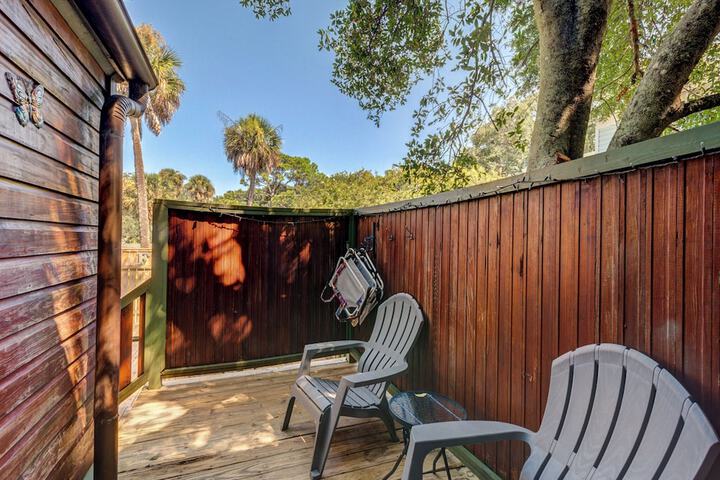 Beachside Boutique Inn – Folly Beach Rooms & Private Cottages